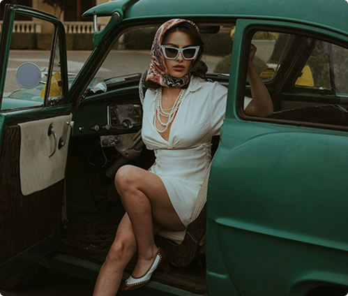 Women dressed with luxury clothes