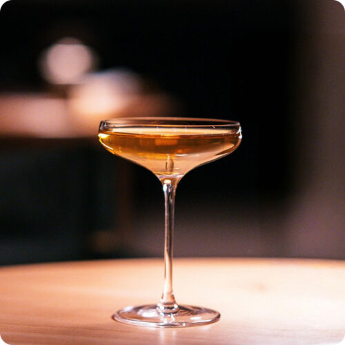 Imagen oscura de un martini